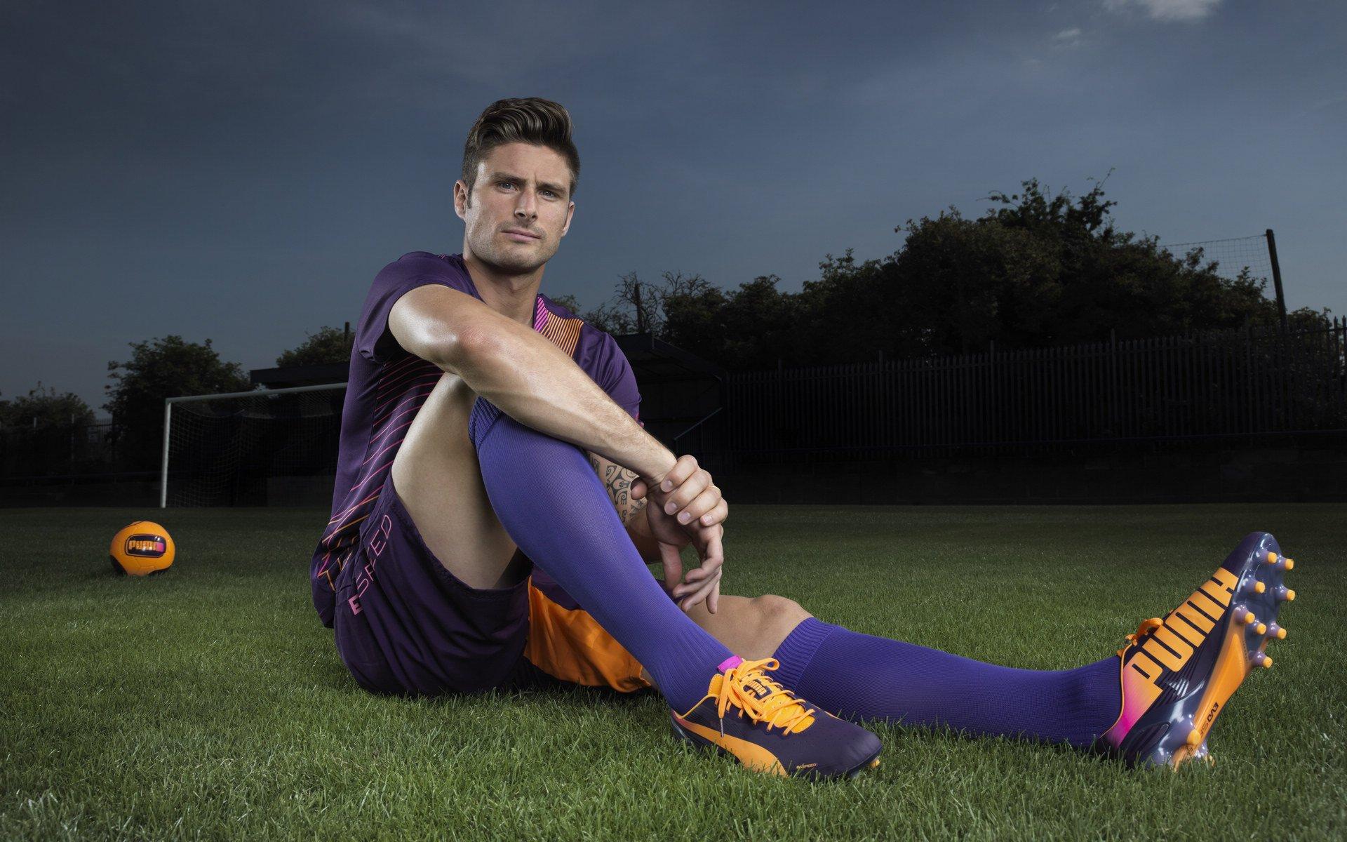 橙色迷墙撼动欧洲之夜,一场跨越十年的足球记忆